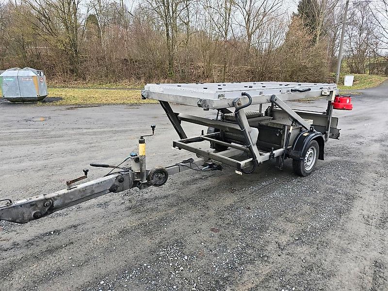 Trebbiner 5-farbig Horizont VWT Verkehrsleittafel Verkehrswarnanhänger Verkehrsleitanhänger Verkehrssicherungsanhänger Nissen Absperrtafel