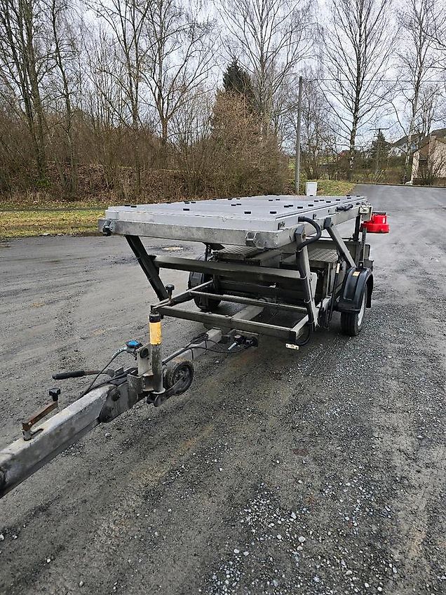 Trebbiner 5-farbig Horizont VWT Verkehrsleittafel Verkehrswarnanhänger Verkehrsleitanhänger Verkehrssicherungsanhänger Nissen Absperrtafel