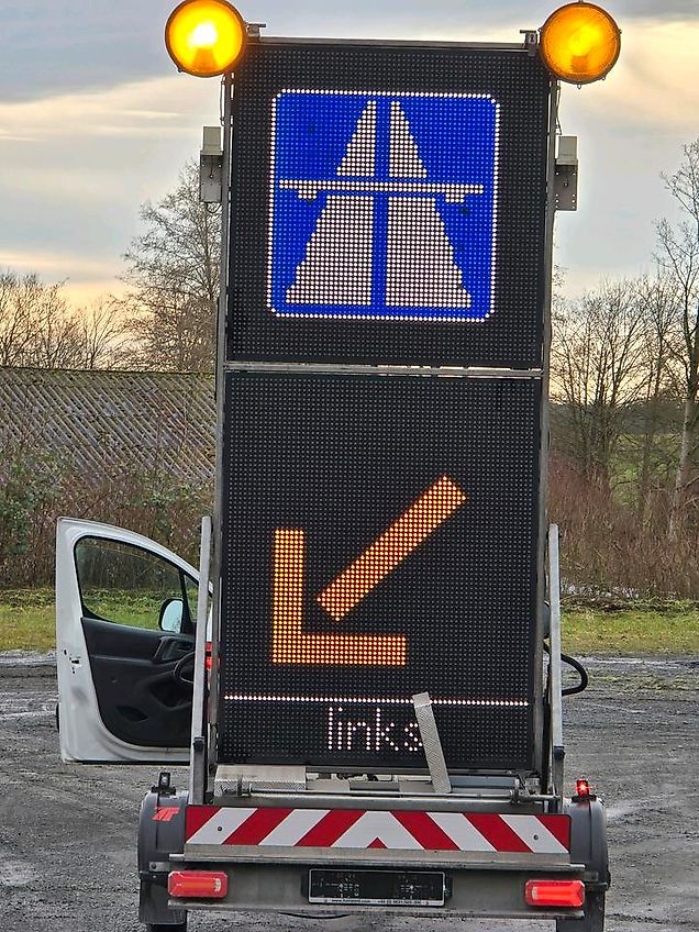 Trebbiner 5-farbig Horizont VWT Verkehrsleittafel Verkehrswarnanhänger Verkehrsleitanhänger Verkehrssicherungsanhänger Nissen Absperrtafel