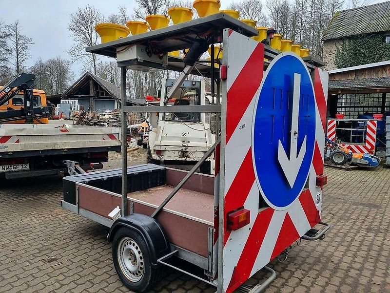 Nissen Absperrtafel Verkehrssicherungsanhänger Sperrwand VZ616