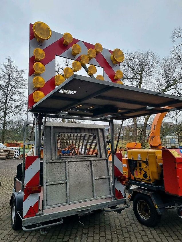 Nissen Absperrtafel Verkehrssicherungsanhänger Sperrwand VZ616