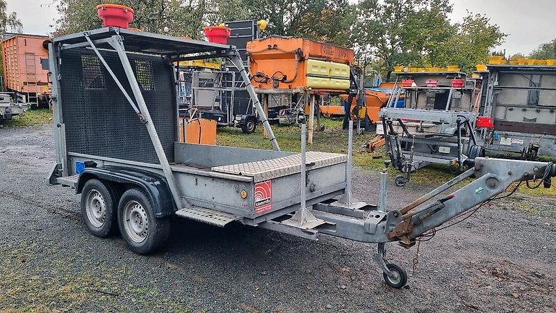 Trebbiner FAZ LRF FAT Absperrtafel Fahrbare Sperrwand Verkehrsleittafel Verkehrsleitanhänger Verkehrssicherungsanhänger