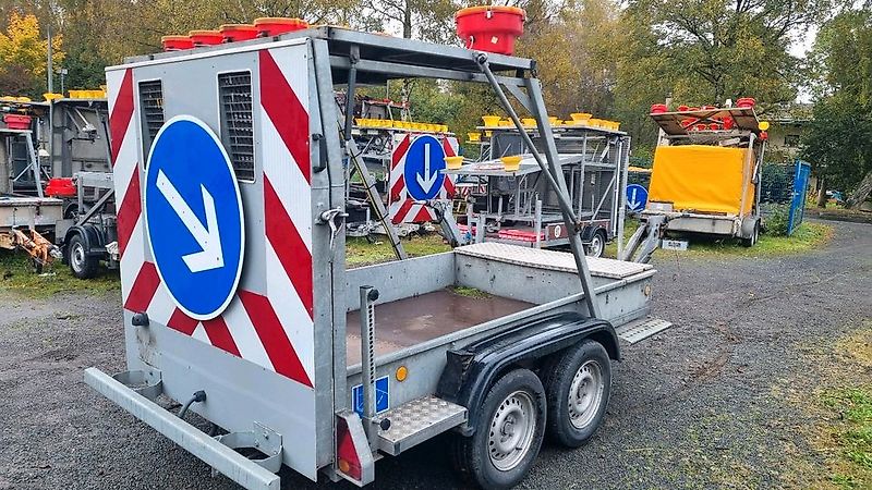 Trebbiner FAZ LRF FAT Absperrtafel Fahrbare Sperrwand Verkehrsleittafel Verkehrsleitanhänger Verkehrssicherungsanhänger