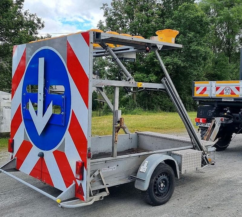 Nissen Absperrtafel 2016 FAT Verkehrsleittafel Verkehrsleitanhänger Verkehrssicherungsanhänger Leitanhänger Leittafel Baustellenabsicherung