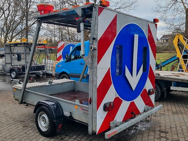 Trebbiner LED Absperrtafel 2019 FAT Sperrwand Verkehrsleittafel Verkehrsleitanhänger Verkehrssicherungsanhänger Leitanhänger VZ616 RSA21