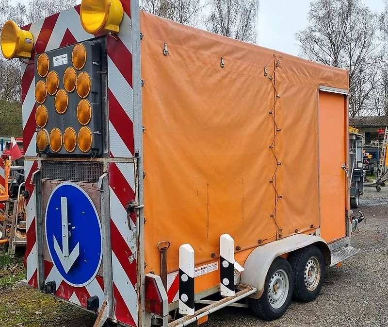 Mersch VZ 616 Absperrtafel FAT Nissen Horizont Verkehrsleittafel Verkehrsleitanhänger Verkehrssicherungsanhänger Leitanhänger