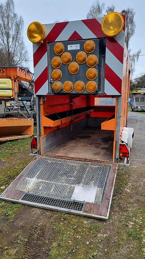 Mersch VZ 616 Absperrtafel FAT Nissen Horizont Verkehrsleittafel Verkehrsleitanhänger Verkehrssicherungsanhänger Leitanhänger